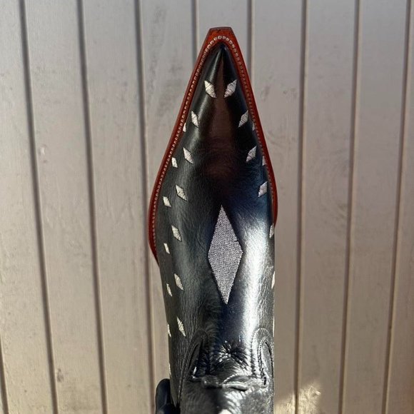 #81 Diamond Design Western Boot in Black Color with Silver Cross Details - Picture 4 of 5